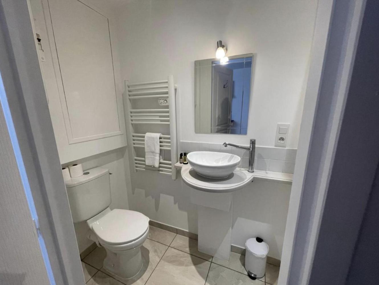 Batisse Paradis- 3 Appartements Calmes Et Elegants Au Centre Historique De Beaune 본느 객실 사진