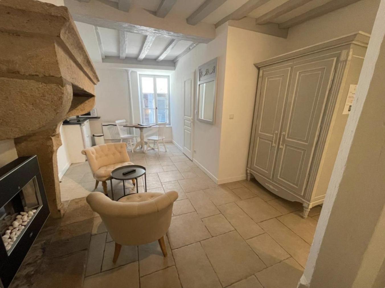 Batisse Paradis- 3 Appartements Calmes Et Elegants Au Centre Historique De Beaune 본느 객실 사진