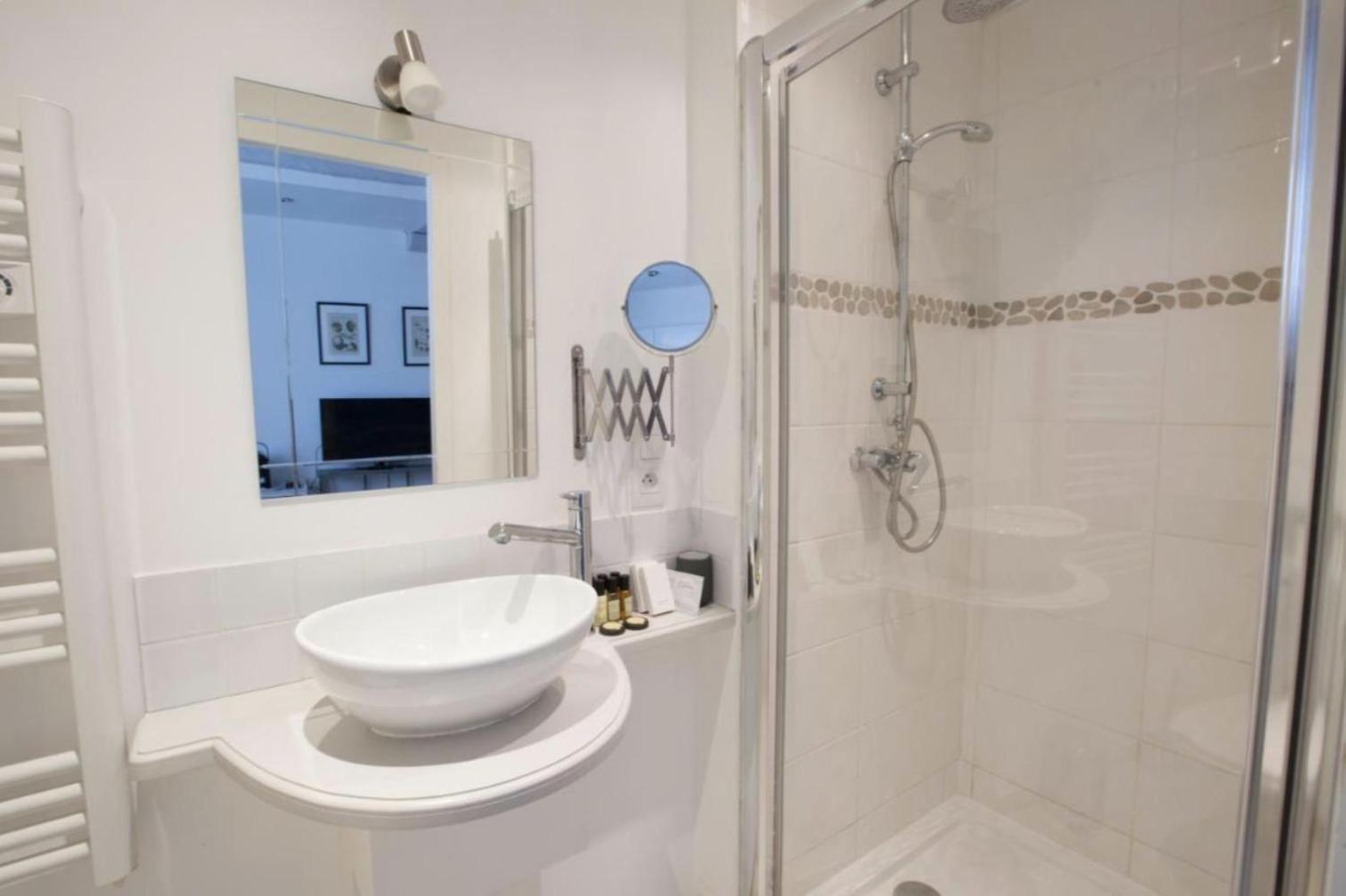 Batisse Paradis- 3 Appartements Calmes Et Elegants Au Centre Historique De Beaune 본느 객실 사진