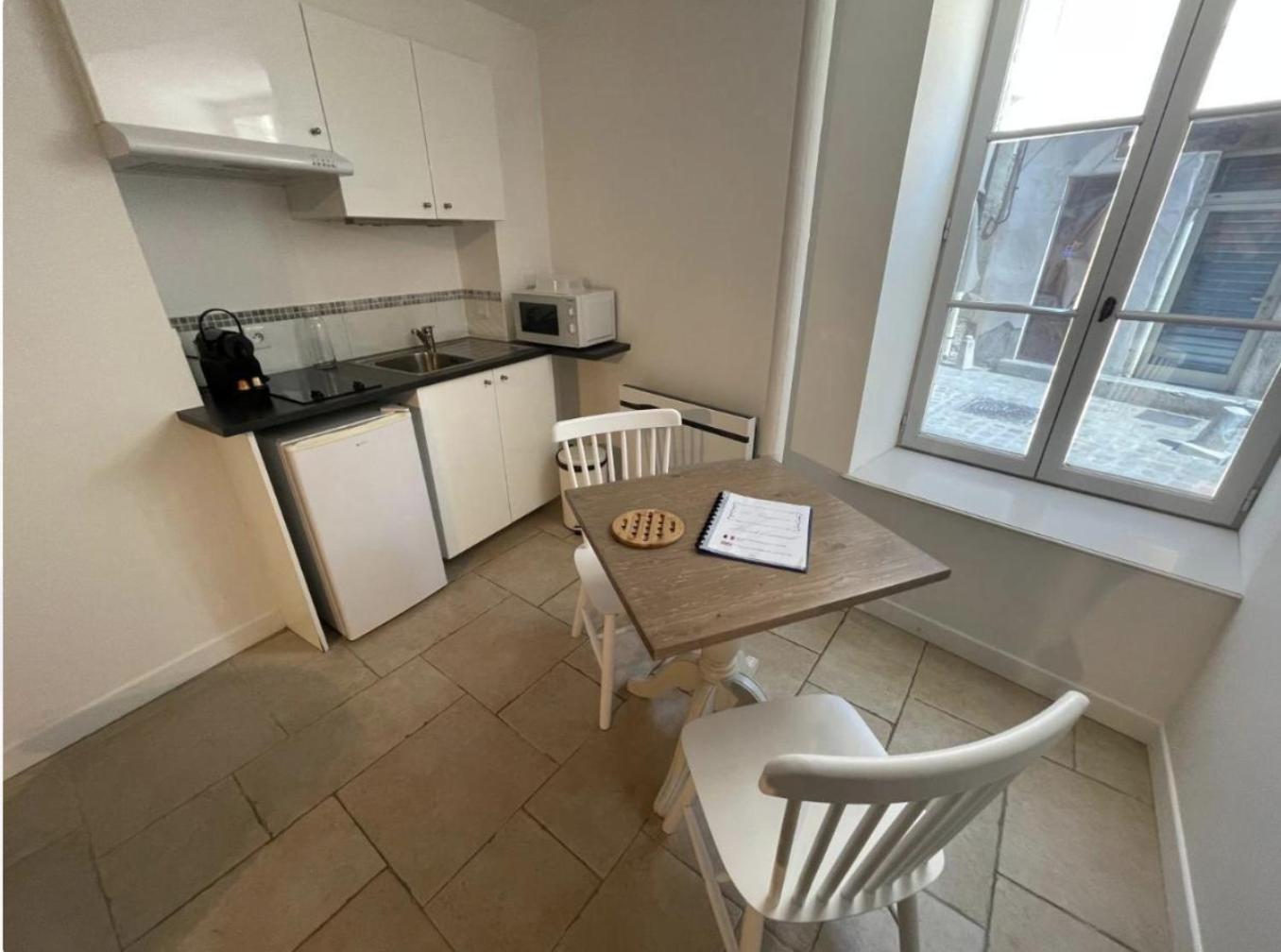 Batisse Paradis- 3 Appartements Calmes Et Elegants Au Centre Historique De Beaune 본느 객실 사진