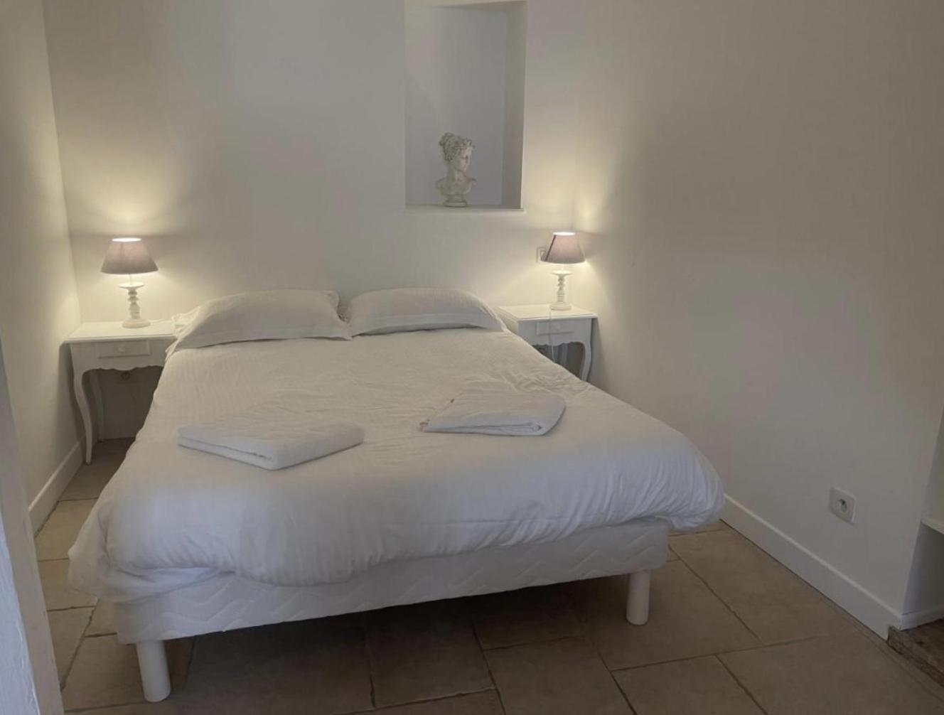 Batisse Paradis- 3 Appartements Calmes Et Elegants Au Centre Historique De Beaune 본느 객실 사진
