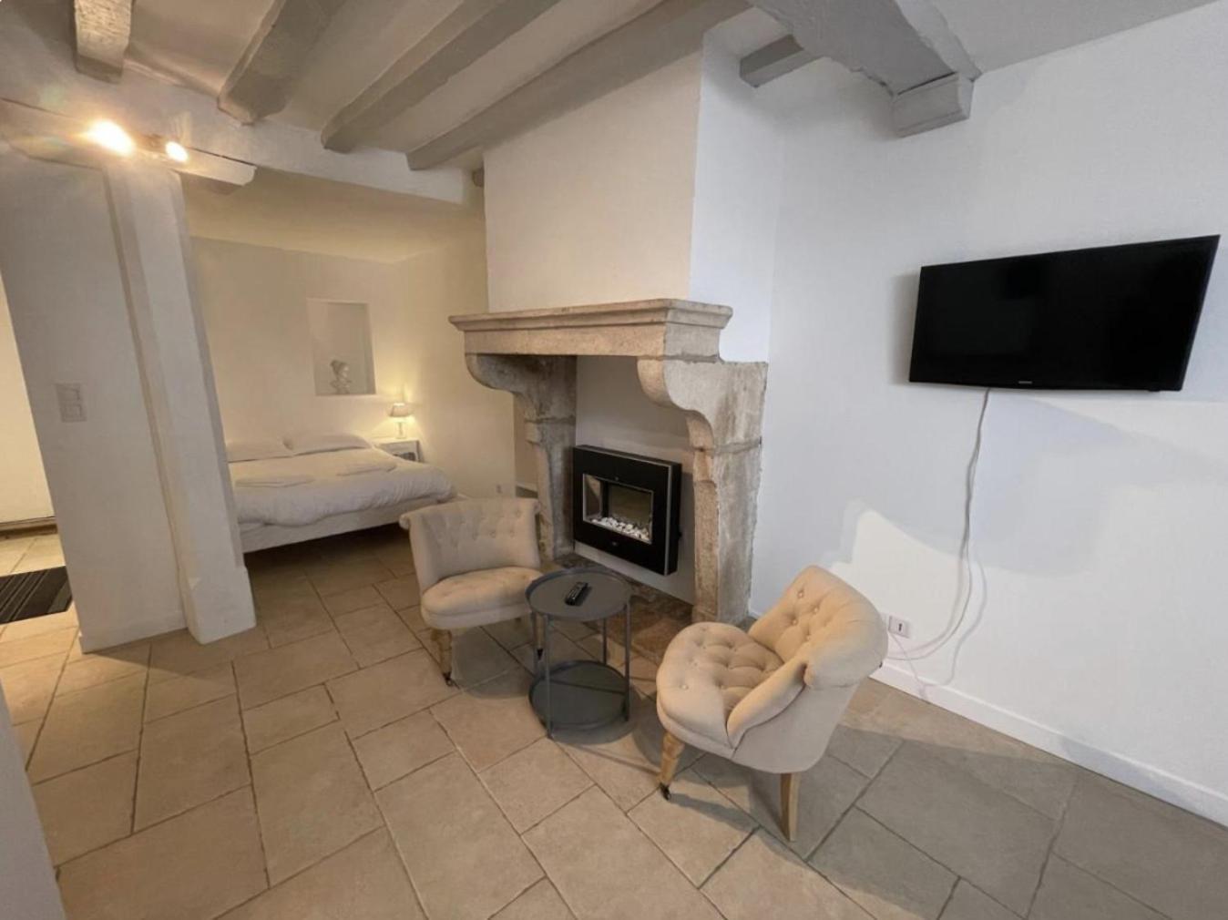 Batisse Paradis- 3 Appartements Calmes Et Elegants Au Centre Historique De Beaune 본느 객실 사진