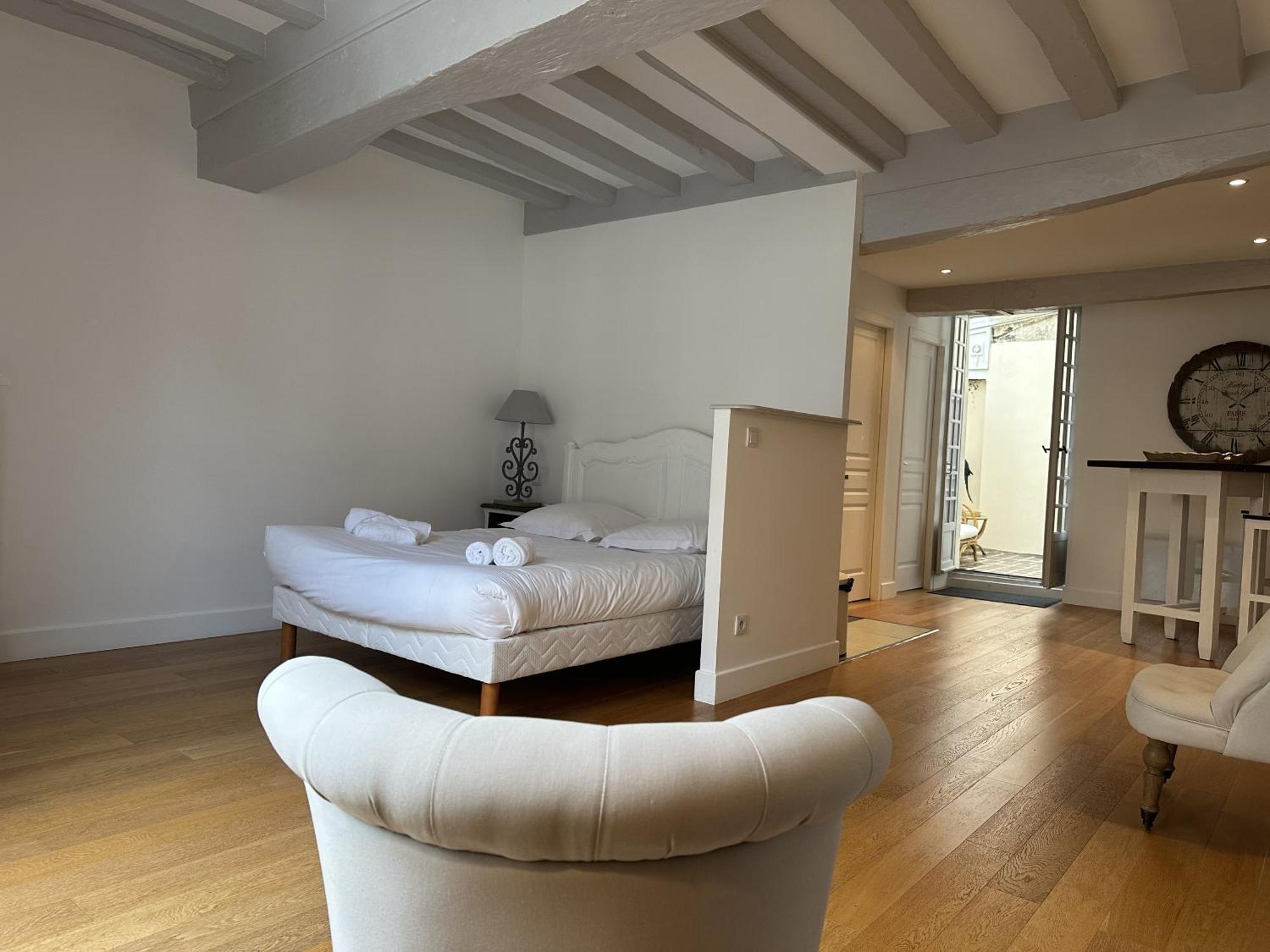 Batisse Paradis- 3 Appartements Calmes Et Elegants Au Centre Historique De Beaune 본느 객실 사진