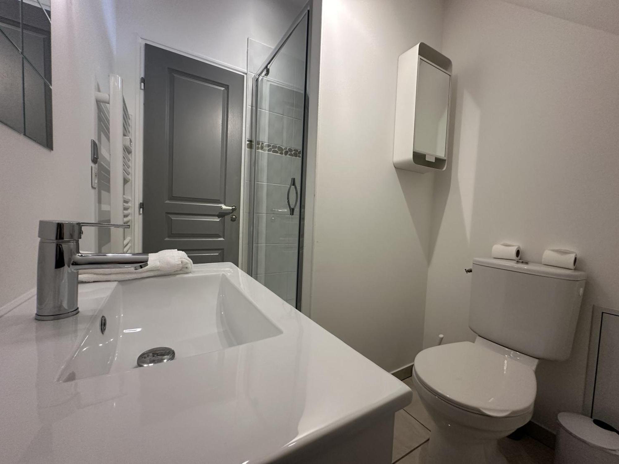 Batisse Paradis- 3 Appartements Calmes Et Elegants Au Centre Historique De Beaune 본느 객실 사진