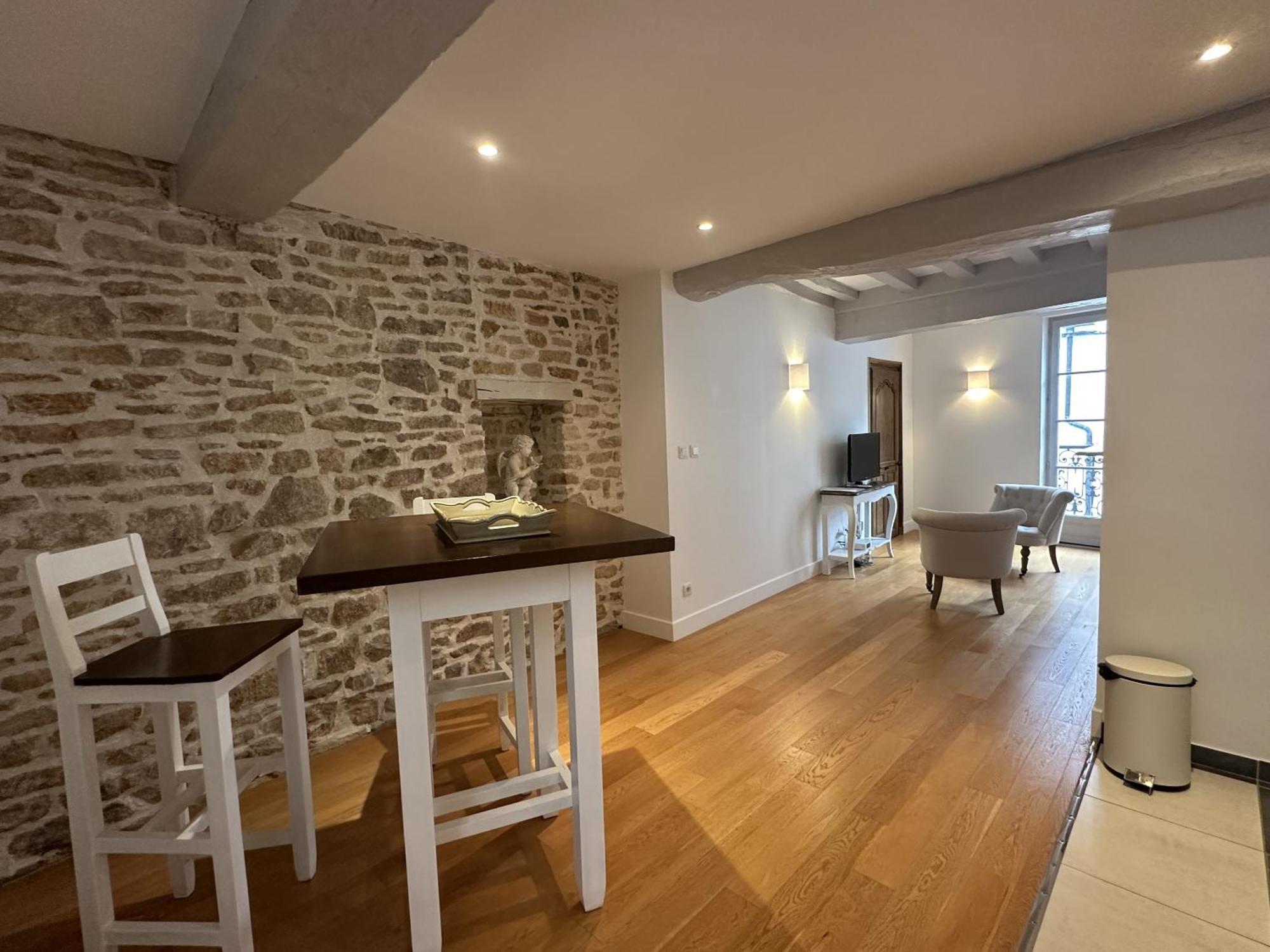 Batisse Paradis- 3 Appartements Calmes Et Elegants Au Centre Historique De Beaune 본느 객실 사진
