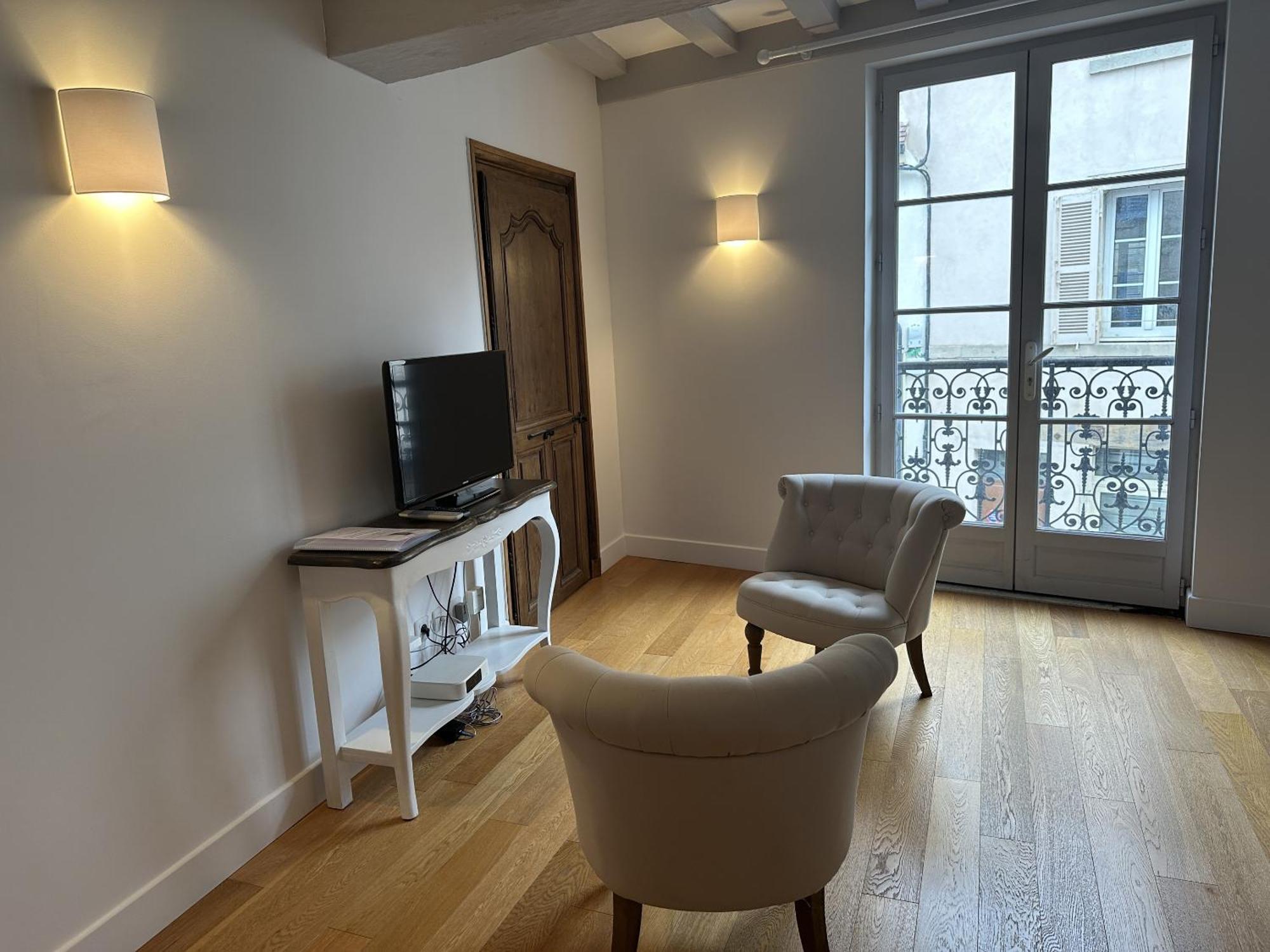 Batisse Paradis- 3 Appartements Calmes Et Elegants Au Centre Historique De Beaune 본느 객실 사진