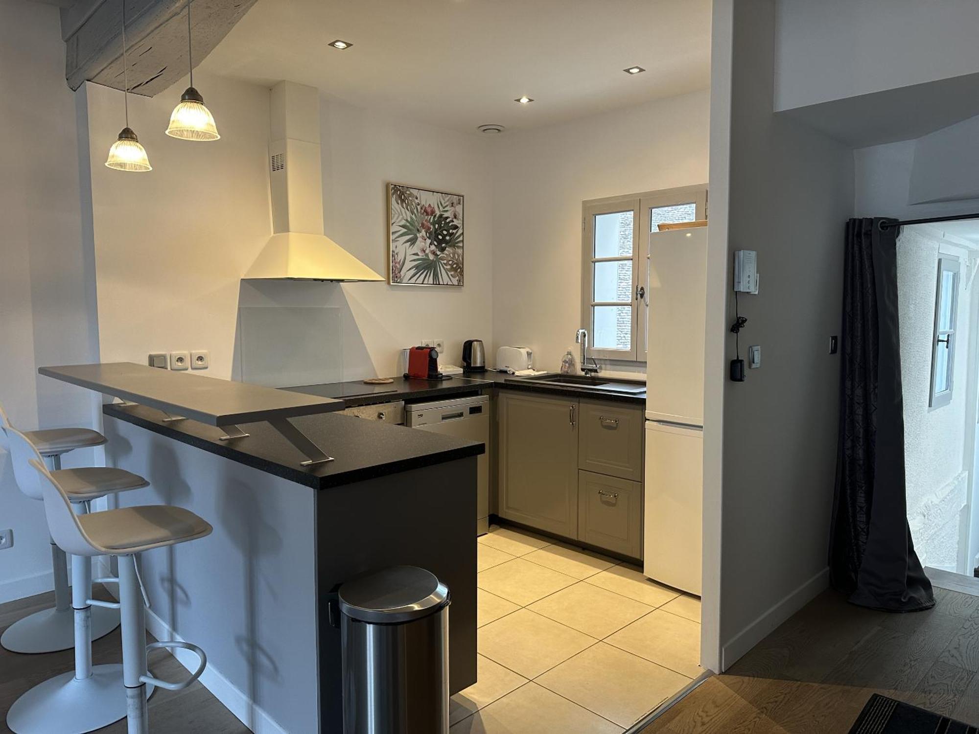 Batisse Paradis- 3 Appartements Calmes Et Elegants Au Centre Historique De Beaune 본느 객실 사진