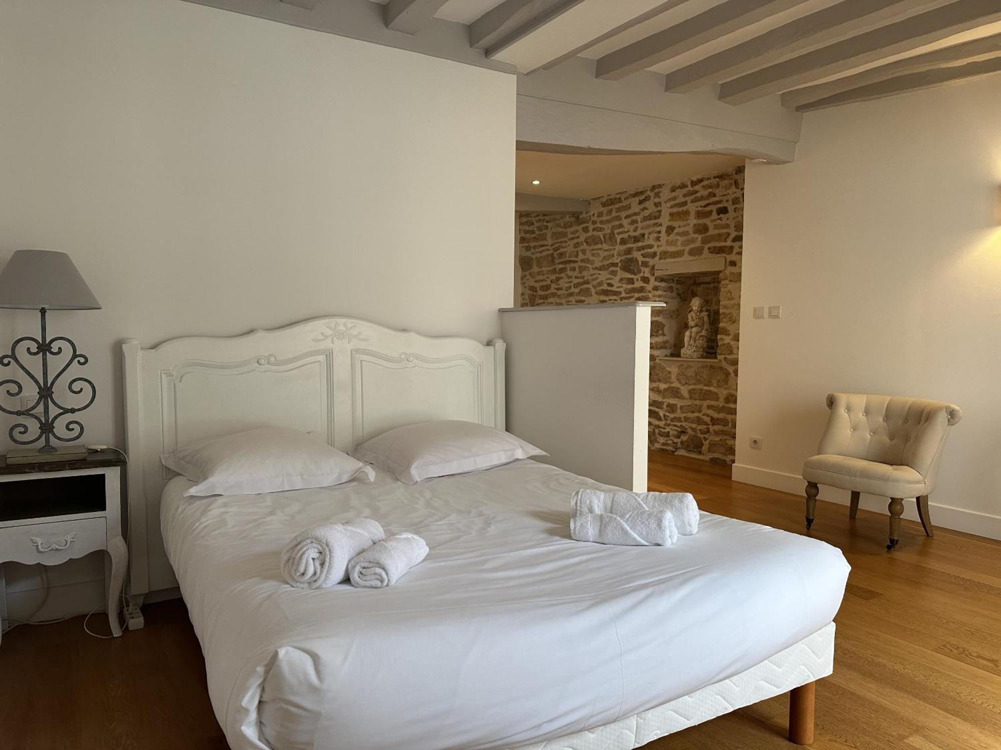Batisse Paradis- 3 Appartements Calmes Et Elegants Au Centre Historique De Beaune 본느 객실 사진