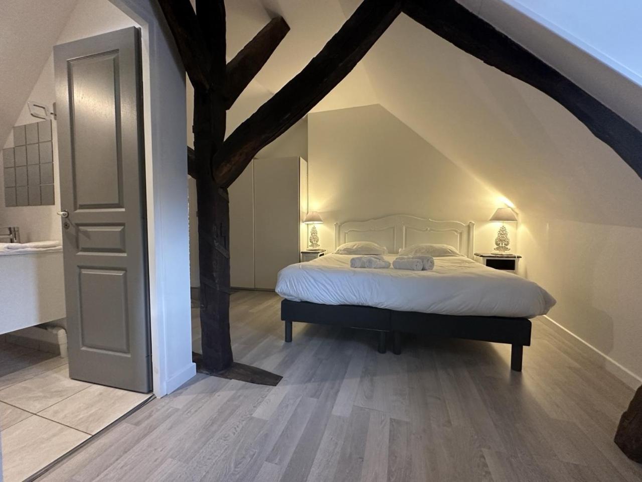Batisse Paradis- 3 Appartements Calmes Et Elegants Au Centre Historique De Beaune 본느 객실 사진
